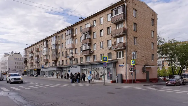 Дом серии И-511: кирпичная пятиэтажка, балконы со второго этажа