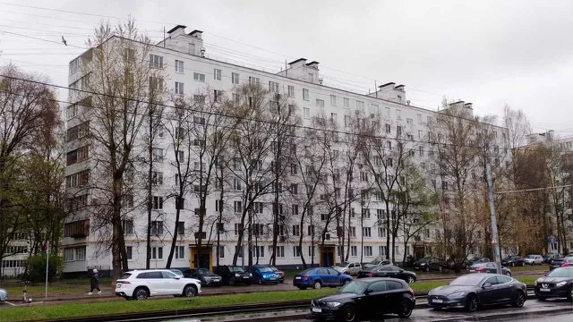 Девятиэтажка серии II-49: длинный корпус, плоская кровля, «ирисовая» плитка