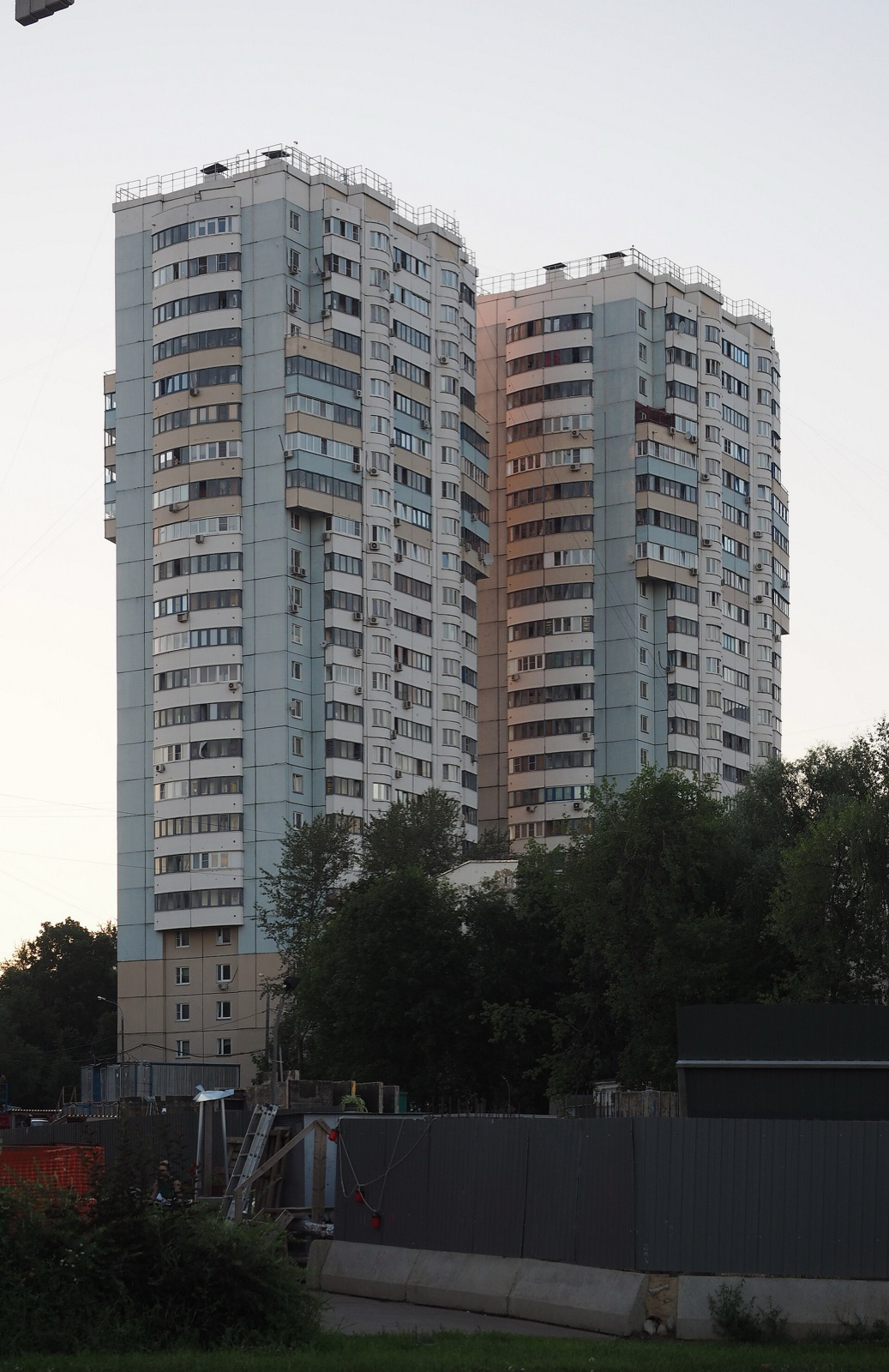Улица Дмитрия Ульянова, 43к3 — Котловка · фото: Artem Svetlov, CC BY 2.0
