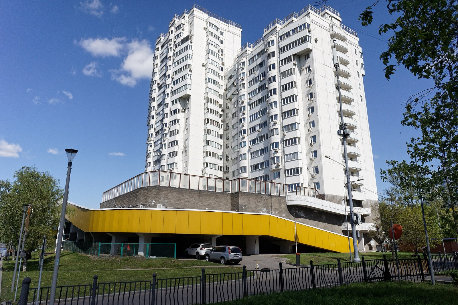 Нагатинская набережная, 32к1 — секции переменной этажности · фото: Retired electrician, CC0