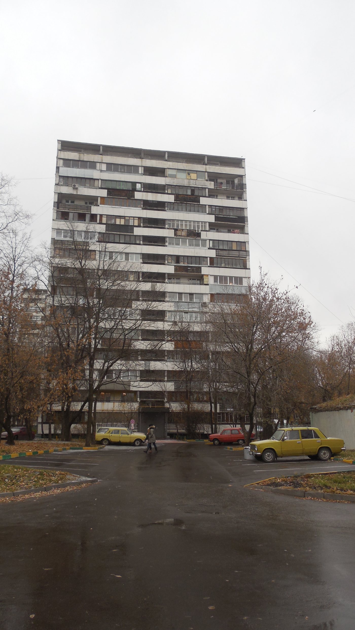 Халтуринская улица, 4к2 — башня в полный рост, лоджии на обоих фасадах · фото: Svetlov Artem, CC BY 3.0