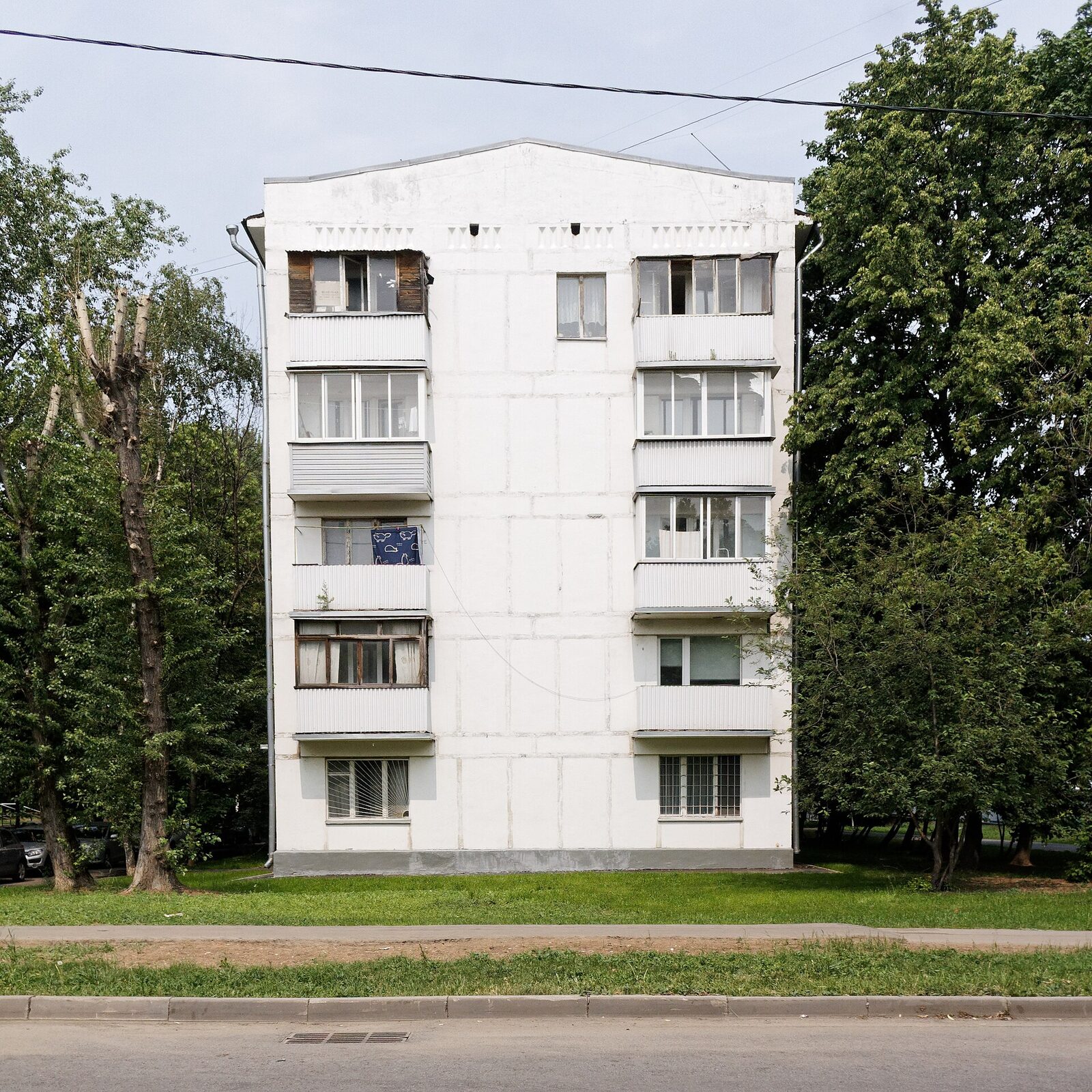 Варшавское шоссе, 59 к4 — торец с двумя рядами балконов