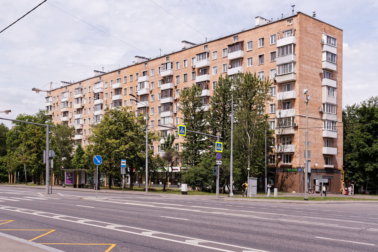 Нахимовский проспект, 28 к1 — Академический, 1967 год · фото: Retired electrician, CC0