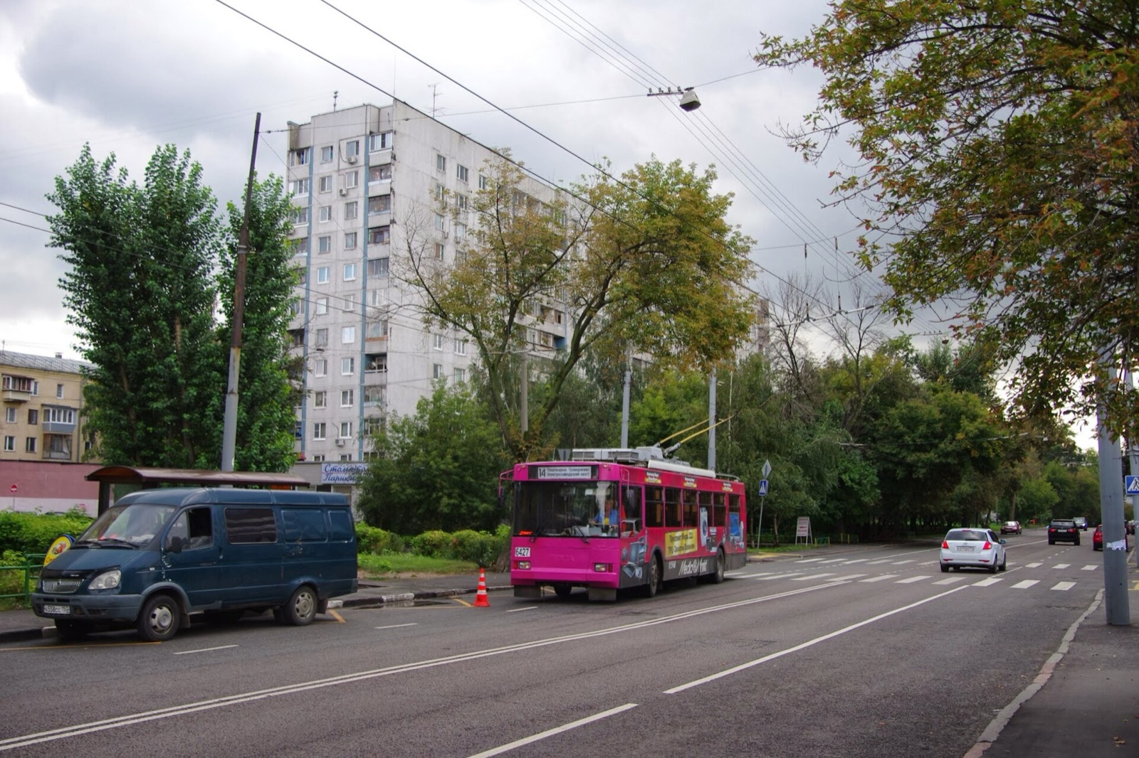 Электрозаводская улица, 32 — четырёхподъездный корпус 1983 года · фото: Svetlov Artem, CC BY 3.0